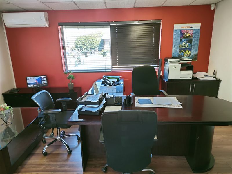 1034m2  Warehouse  - TO LEASE - Photo 6