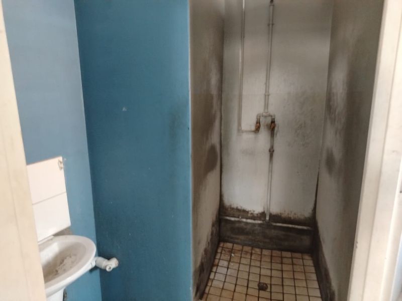 Light Industrial Retail Unit in Westmead to let - Photo 5