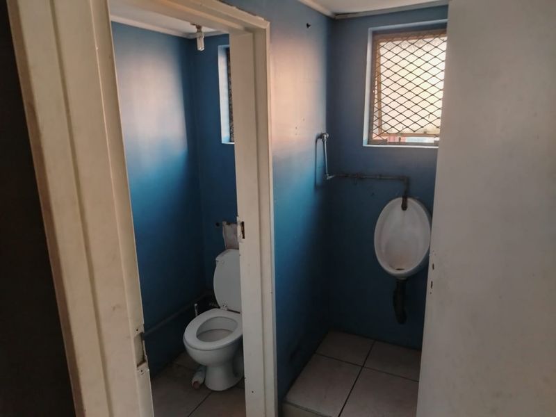 Light Industrial Retail Unit in Westmead to let - Photo 6