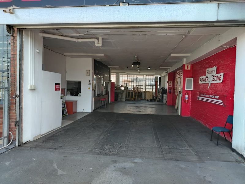 Light Industrial Retail Unit in Westmead to let - Photo 2