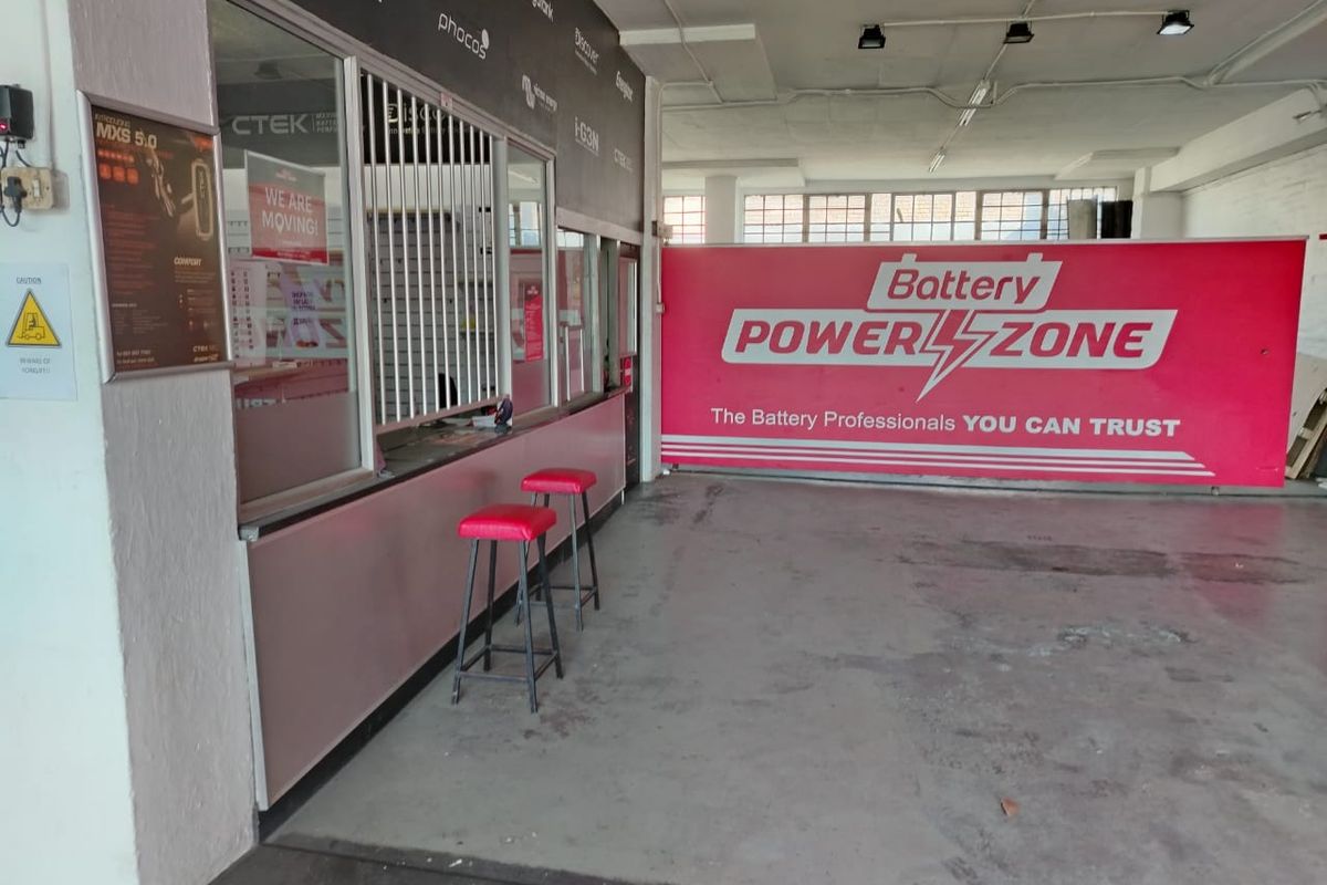 Light Industrial Retail Unit in Westmead to let - Photo 3