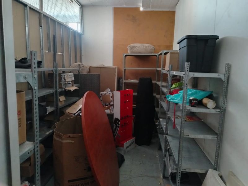 Light Industrial Retail Unit in Westmead to let - Photo 9