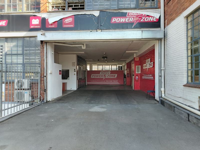 Light Industrial Retail Unit in Westmead to let - Photo 1