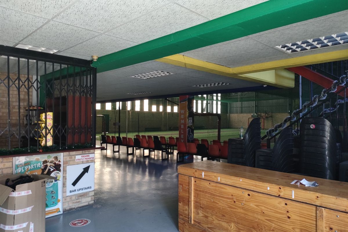 2725m2  Warehouse  - FOR SALE OR Lease - Photo 4
