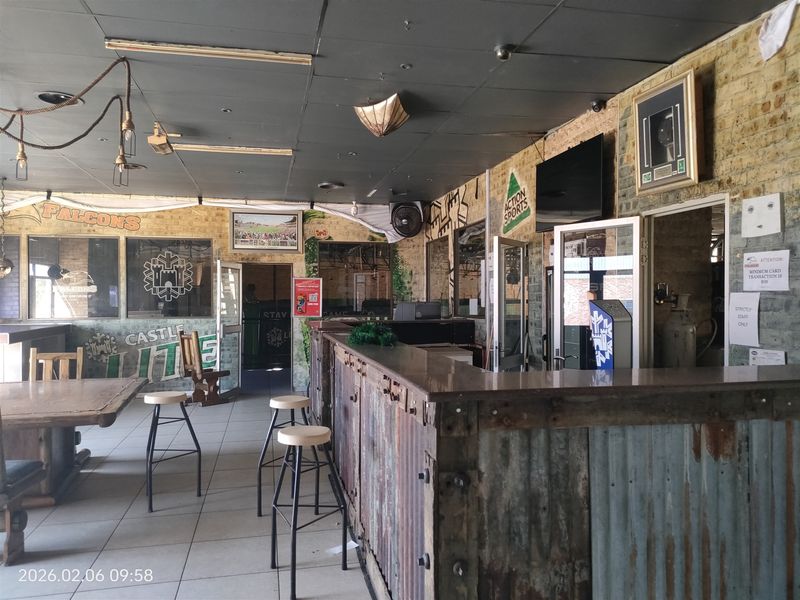 2725m2  Warehouse  - TO LEASE and FOR SALE - Photo 10