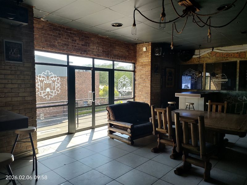 2725m2  Warehouse  - TO LEASE and FOR SALE - Photo 3