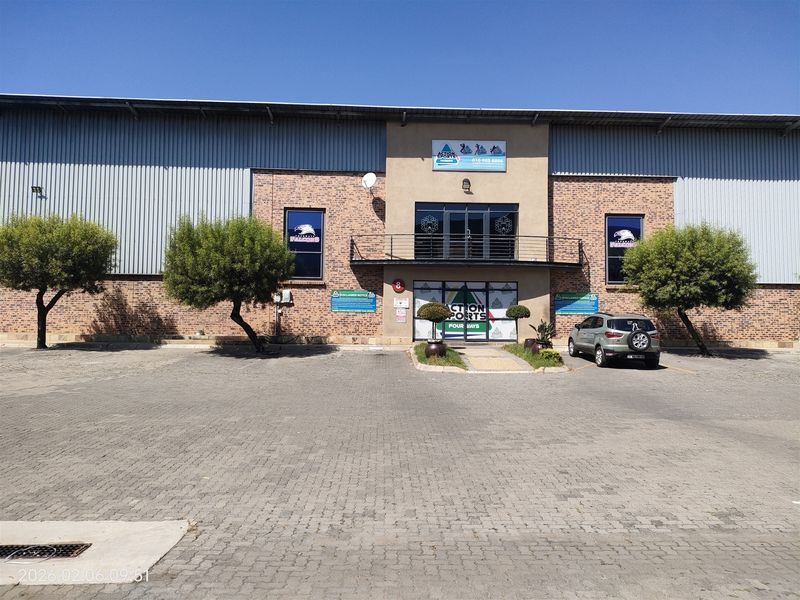 2725m2  Warehouse  - TO LEASE and FOR SALE - Photo 2