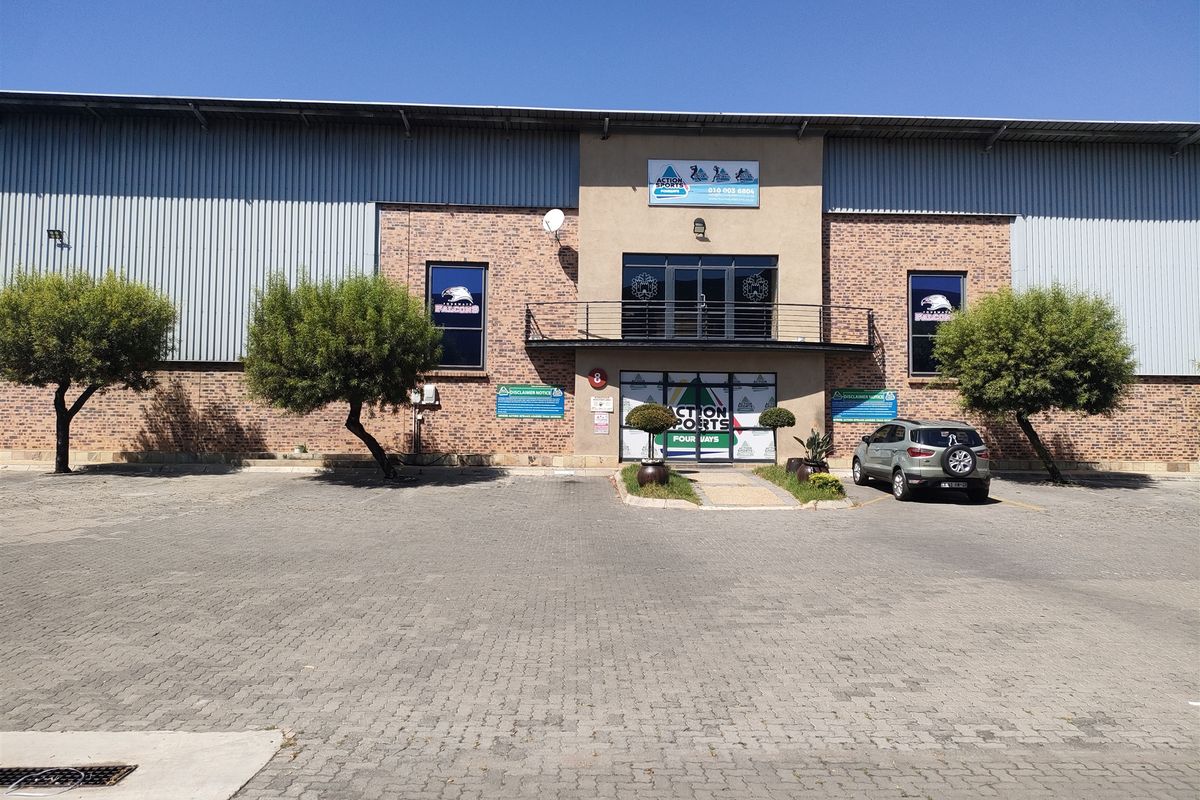 2725m2  Warehouse  - TO LEASE and FOR SALE - Photo 2