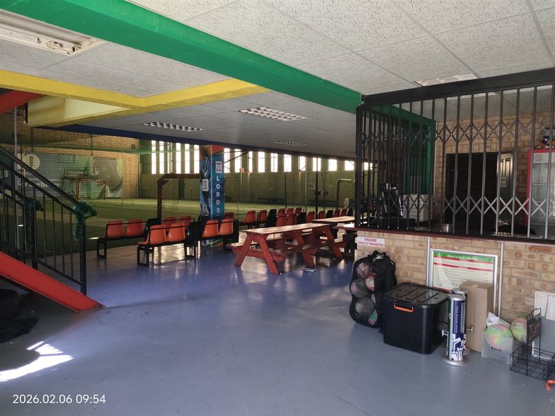 2725m2  Warehouse  - TO LEASE and FOR SALE - Photo 5