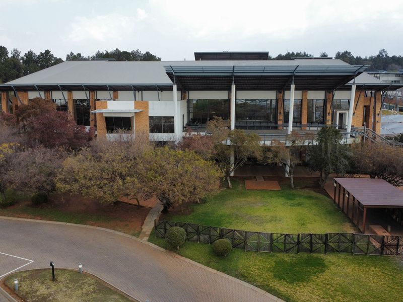 Office/ showroom to let in Longmeadow - Photo 2