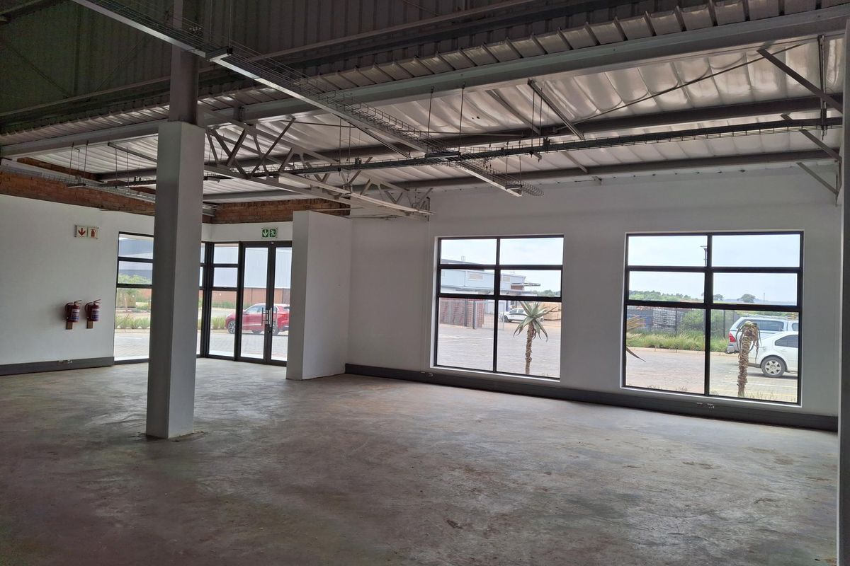 Newly Built Warehouse with 24/7 Security – Prime Location Near Kempton Park! - Photo 2