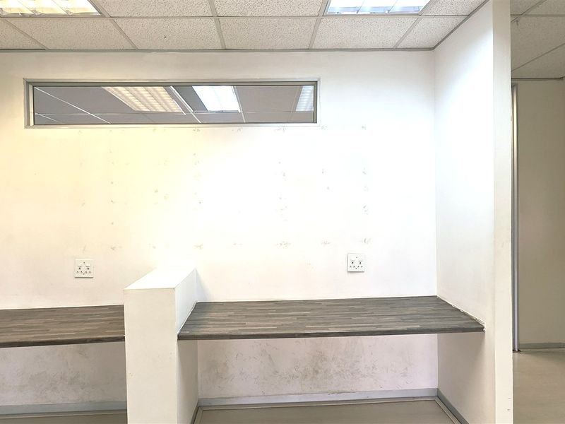 Office space to let in Bryanston Gate - Photo 7