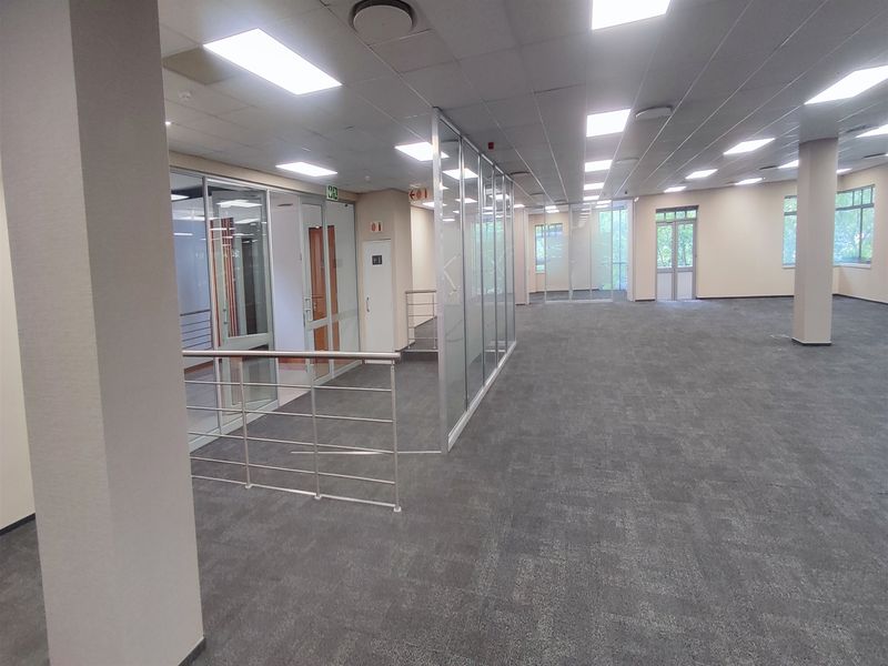 1020sqm Offices to let in Illovo - Photo 3