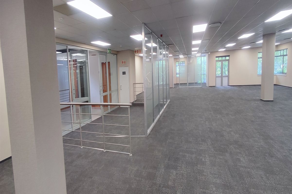 1020sqm Offices to let in Illovo - Photo 3