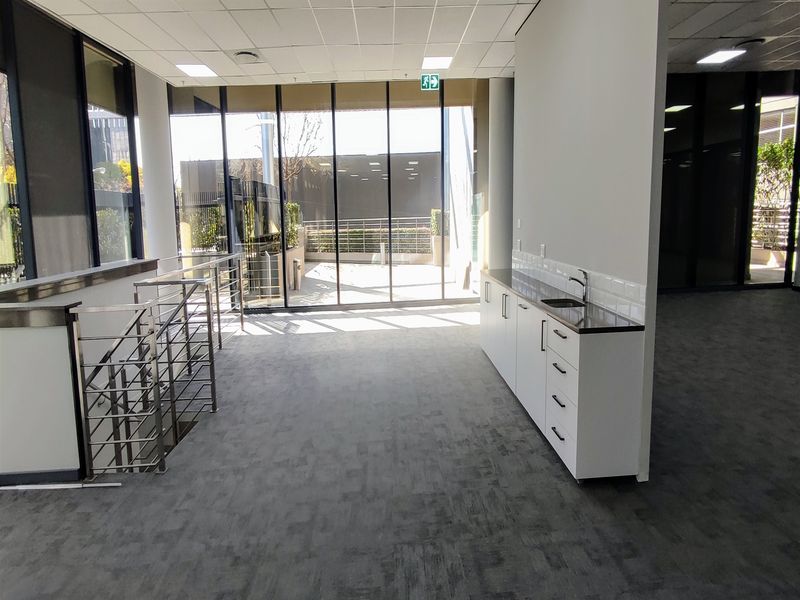 561sqm Office space to let in Rosebank - Photo 5