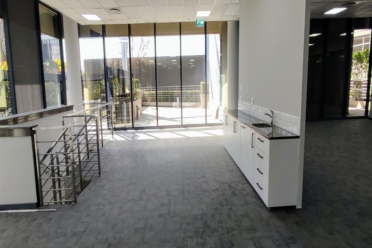 561sqm Office space to let in Rosebank - Photo 5