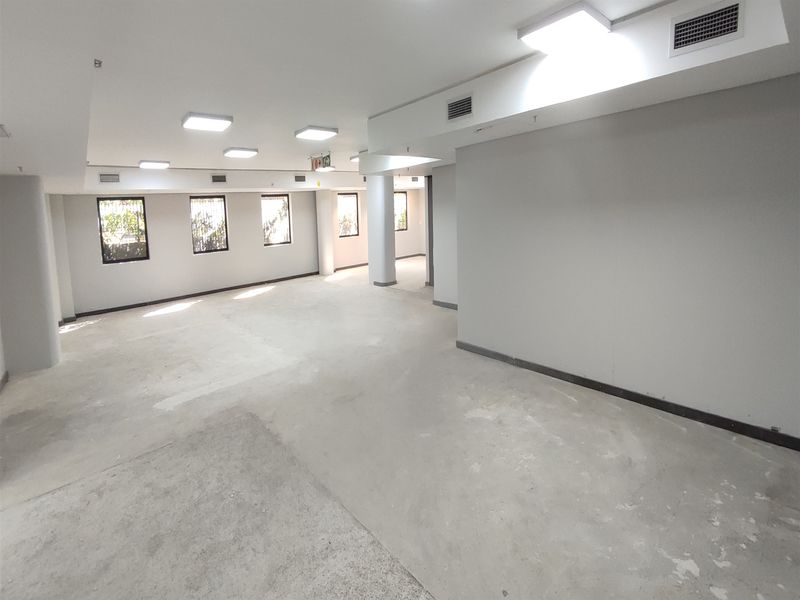 561sqm Office space to let in Rosebank - Photo 7