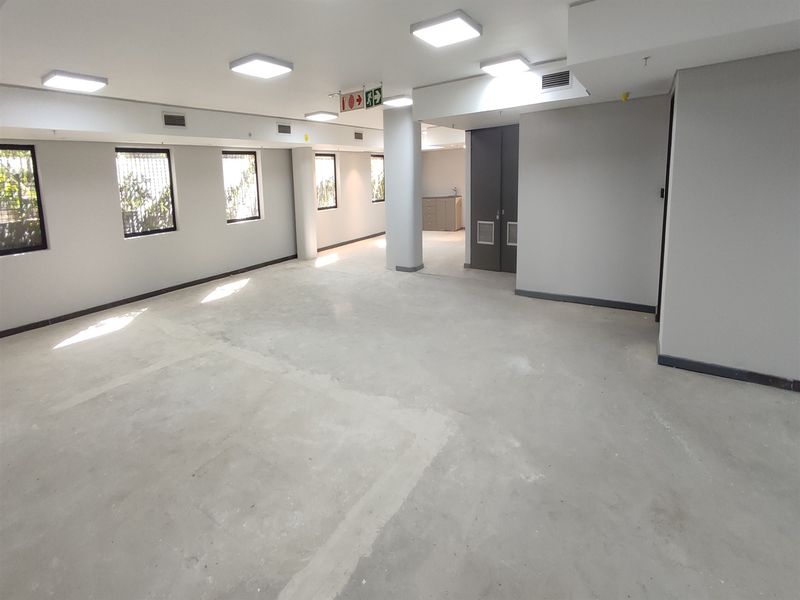 561sqm Office space to let in Rosebank - Photo 8