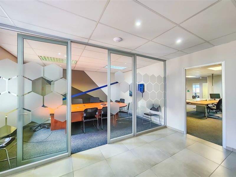 295m2 Modern Office to Let in Clearwater Office Park - Photo 7