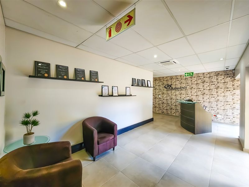 295m2 Modern Office to Let in Clearwater Office Park - Photo 6