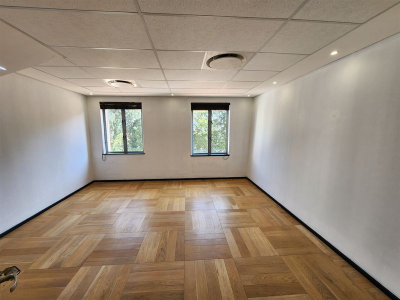 1066sqm Offices to let in Sandhurst, Sandton - Photo 7