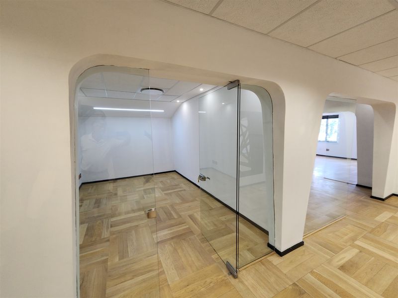 1066sqm Offices to let in Sandhurst, Sandton - Photo 5