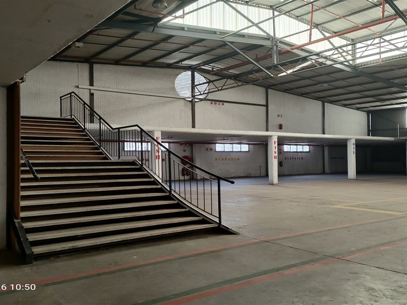 1815m2  Warehouse  - TO LEASE - Photo 5