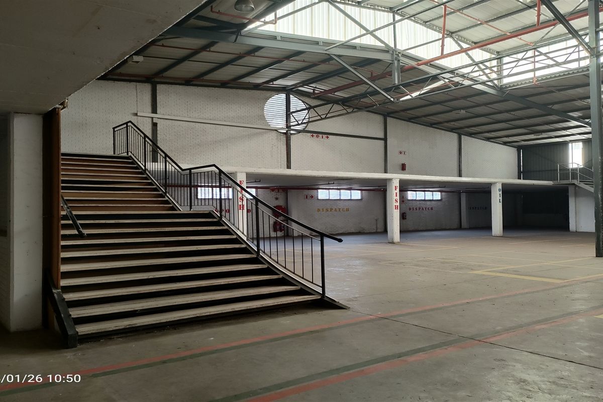 1815m2  Warehouse  - TO LEASE - Photo 5