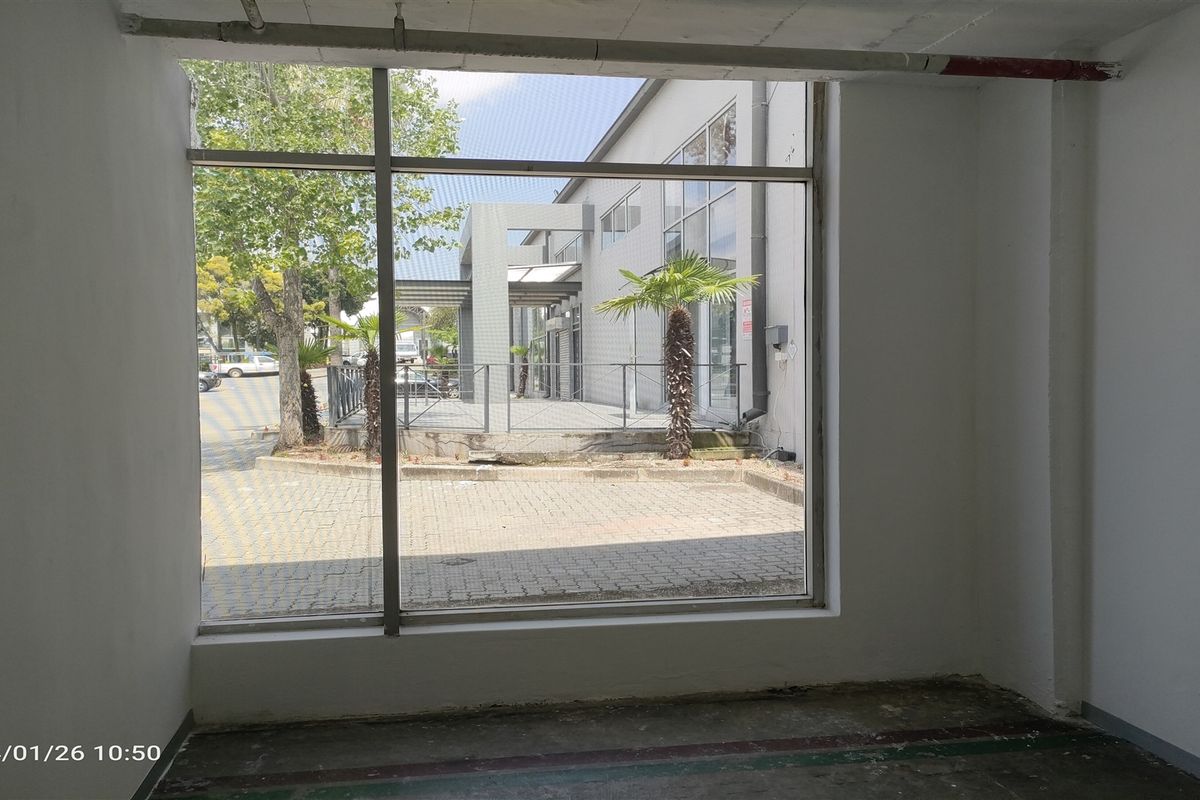 1815m2  Warehouse  - TO LEASE - Photo 4