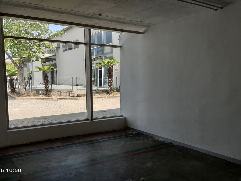 1815m2  Warehouse  - TO LEASE - Photo 3