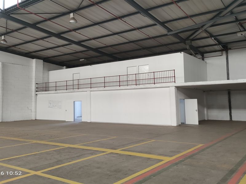 1815m2  Warehouse  - TO LEASE - Photo 8
