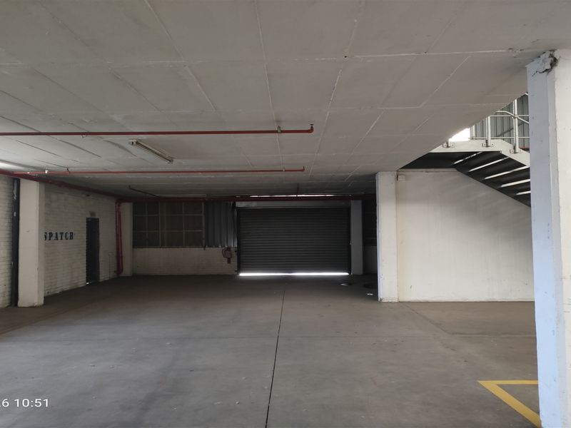 1815m2  Warehouse  - TO LEASE - Photo 9