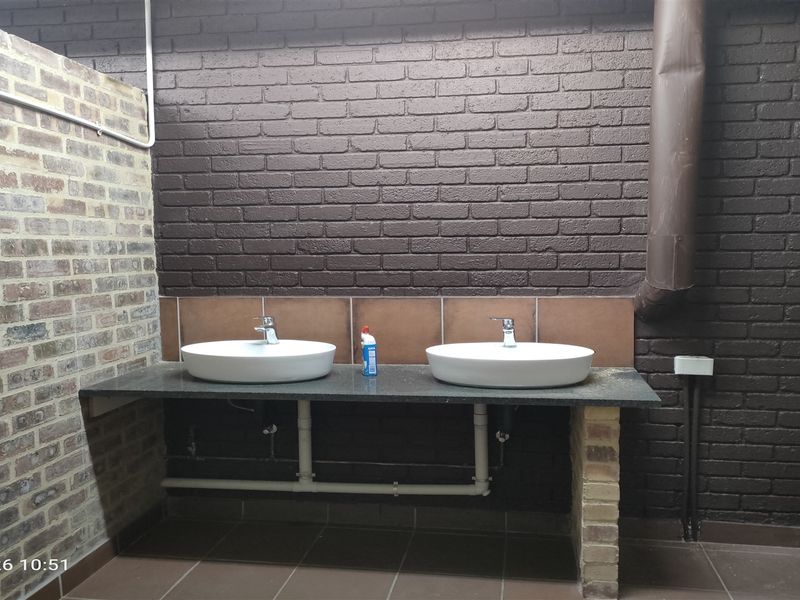 1815m2  Warehouse  - TO LEASE - Photo 7