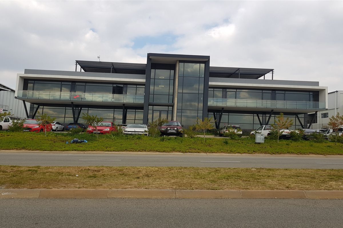 2244m2  Warehouse  - TO LEASE - Photo 2