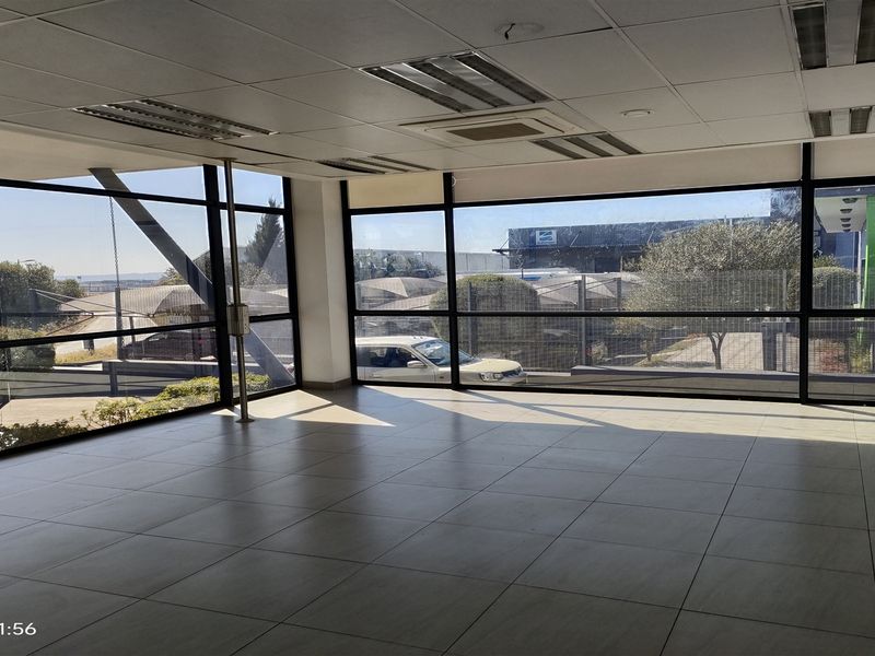 2244m2  Warehouse  - TO LEASE - Photo 10