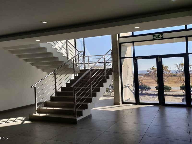 2244m2  Warehouse  - TO LEASE - Photo 6