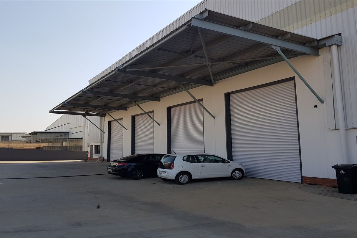 2244m2  Warehouse  - TO LEASE - Photo 4