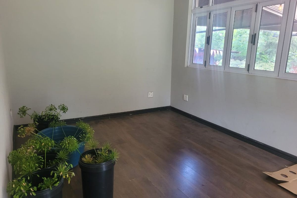 167m2 Retail / Warehouse to Let in Doornkloof East, Irene area - Photo 5