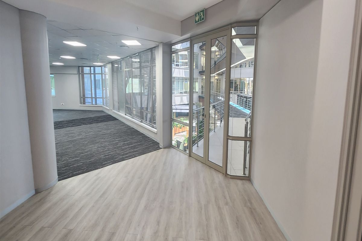 364.56sqm Offices to let in Sandton - Photo 2