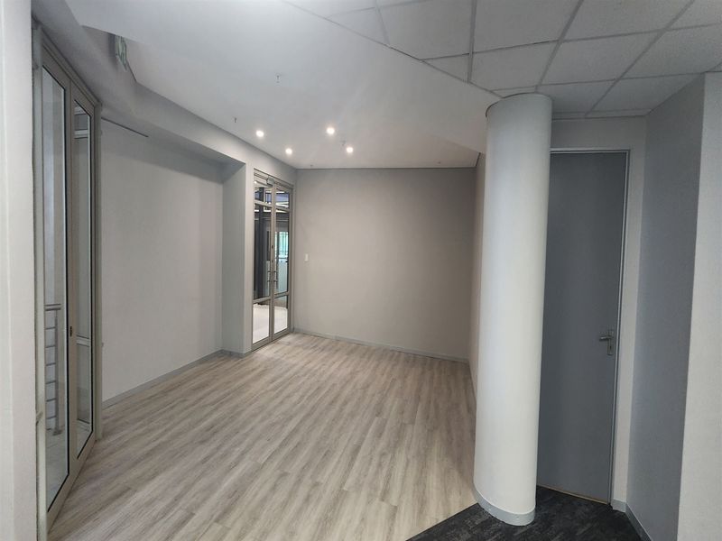 364.56sqm Offices to let in Sandton - Photo 9