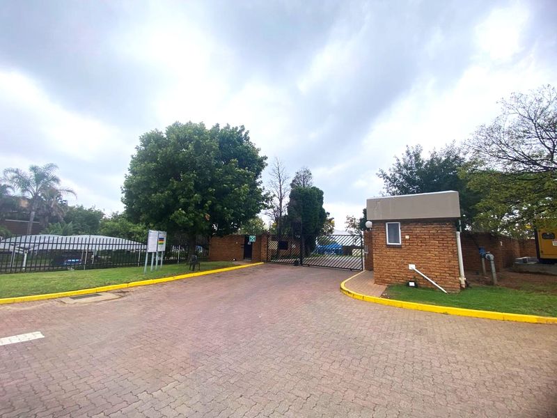 Flexible 2,893m2 Industrial Facility To Let | Randjespark, Midrand - Photo 3