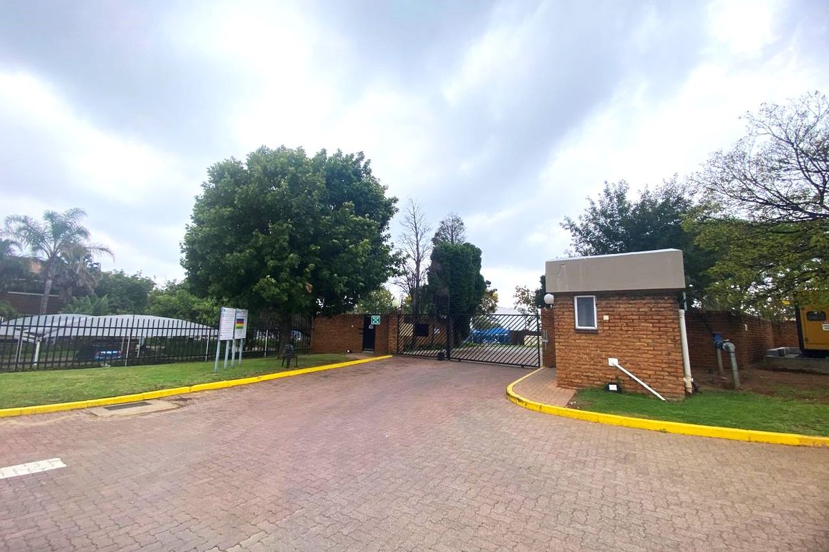 Flexible 2,893m2 Industrial Facility To Let | Randjespark, Midrand - Photo 3