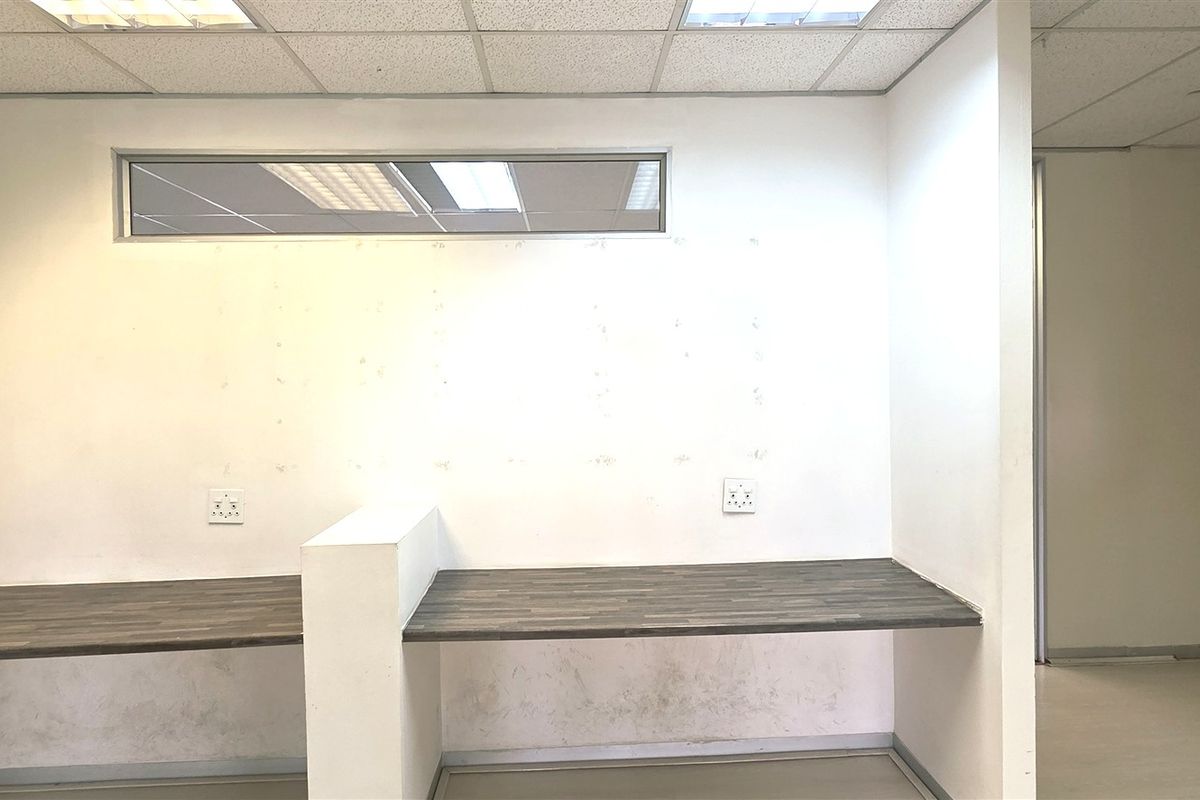Office space to let in Bryanston Gate - Photo 4