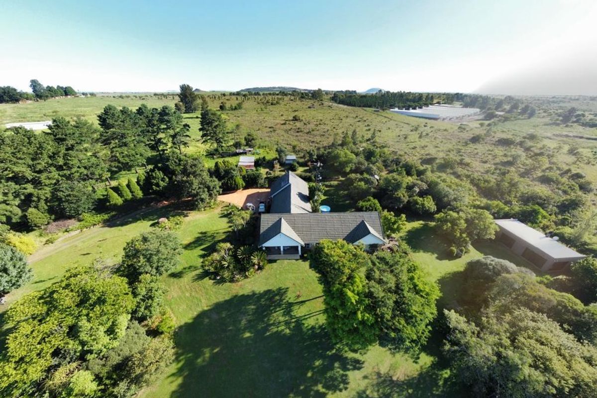 For Sale;  Executive Style Farm 12.78 Ha  7 km from town - Photo 2