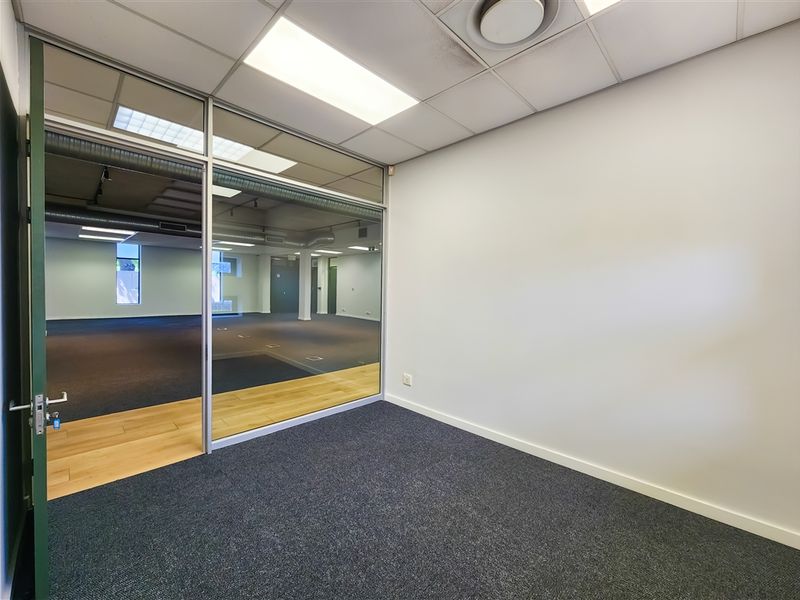 631m2 Modern Office to Let in Fourways - Photo 10