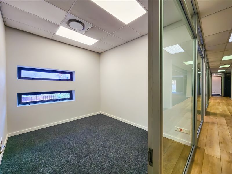 631m2 Modern Office to Let in Fourways - Photo 9