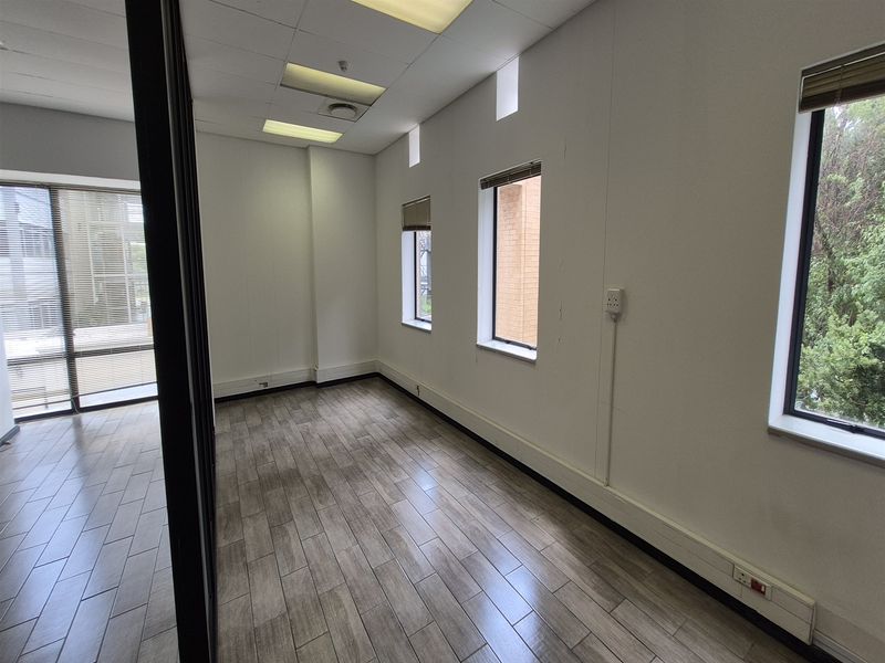 137m2 offices to let in Illovo - Photo 6
