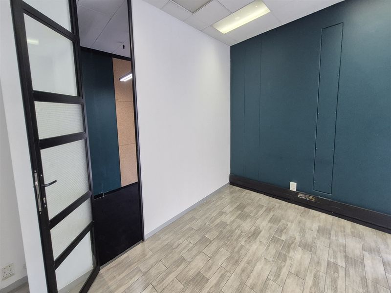 137m2 offices to let in Illovo - Photo 5