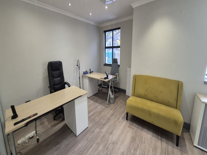 140m2 Offices to let in Dunkeld - Photo 8