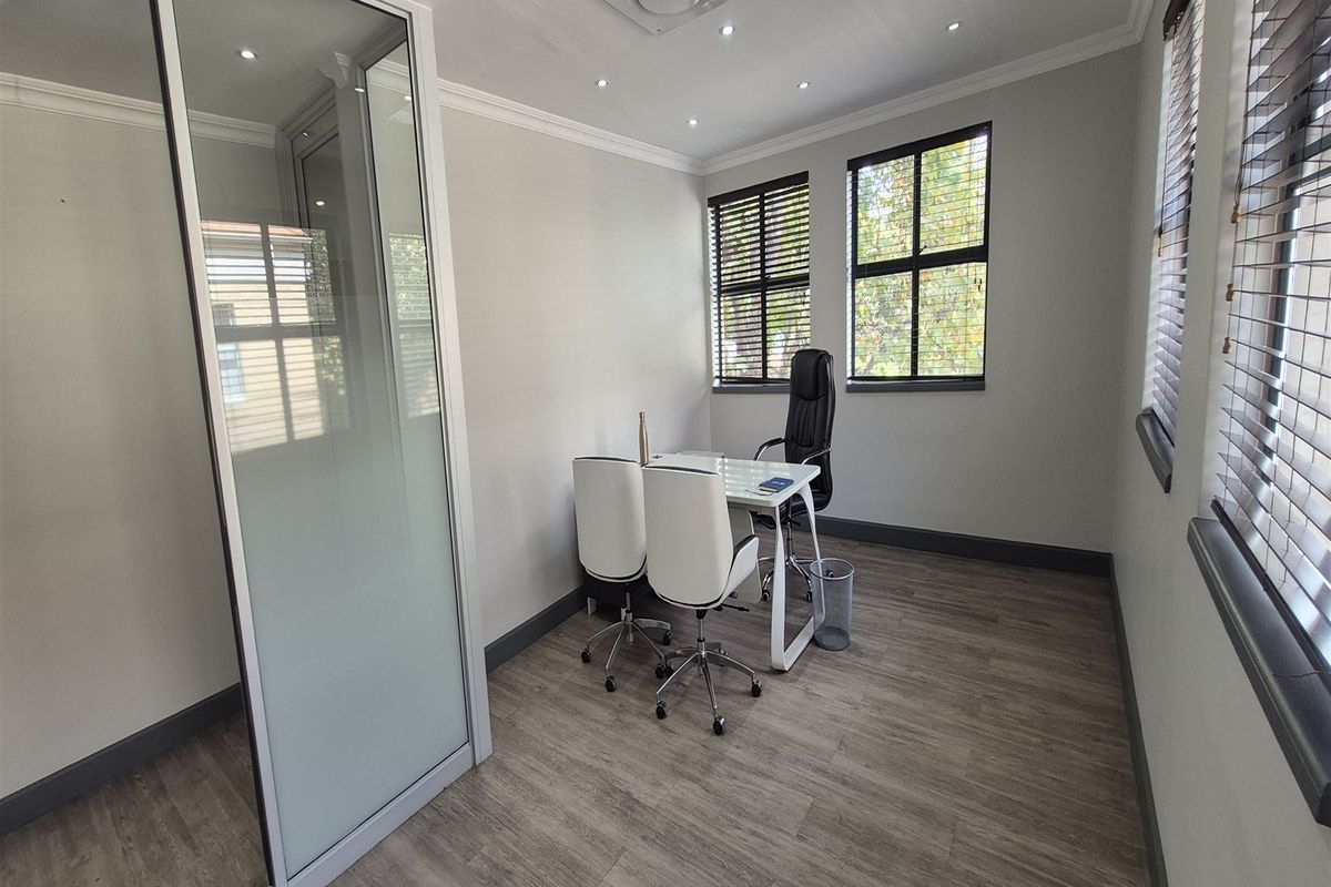 140m2 Offices to let in Dunkeld - Photo 3